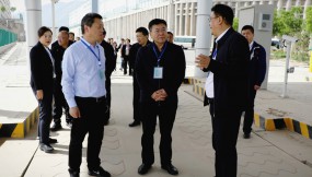  王月成、張鐵強(qiáng)在蘭港投公司調(diào)研并現(xiàn)場辦公